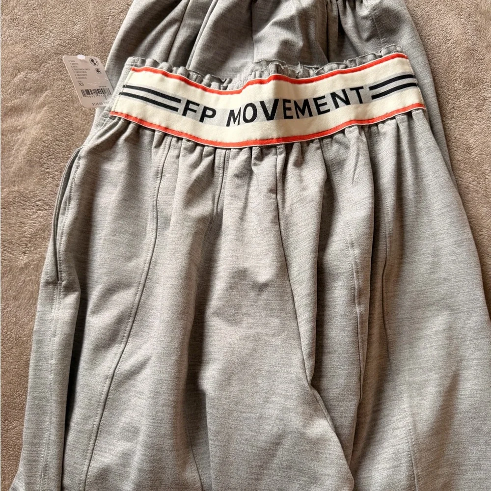 NWT Free People Movement Jumpstart Joggers in Heather grey - Picture 4 of 14